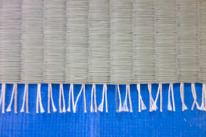 経糸は一目に対し、麻糸2本綿糸2本使用しています。